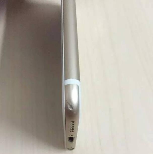 Mobile phone with small cracks