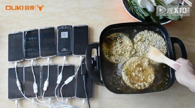 Video of cooking noodles with 10 K10000 Pro mobile phones