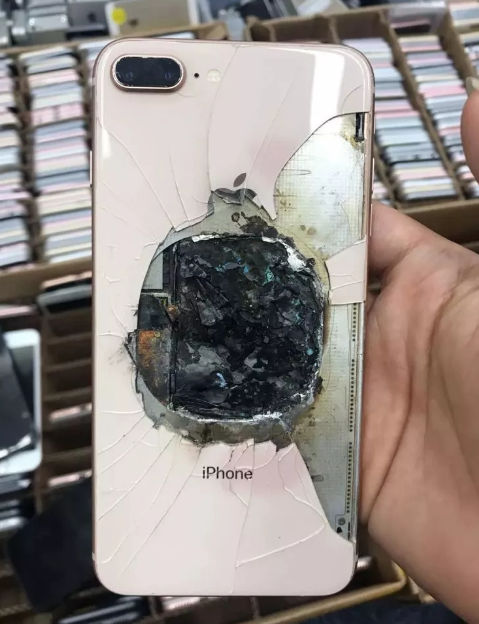 A Seriously Burnt iPhone in Second Hand Phones Auction Sites in HK