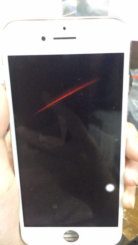 Second-hand iPhones with damaged screen-2