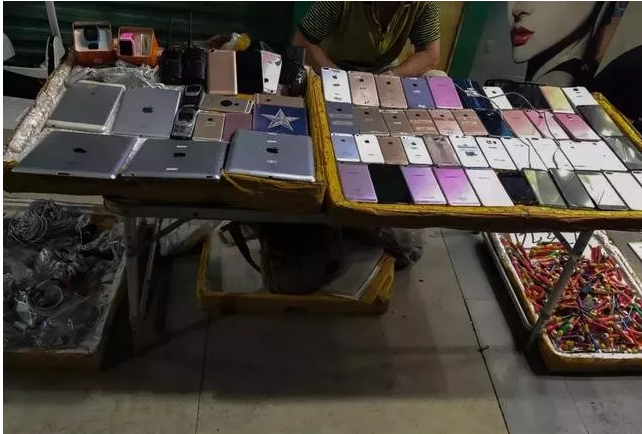 Smart phones and tables for sale at China electronic dawn markets
