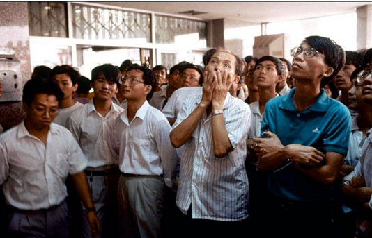 People in Shenzhen stock market in 1990s