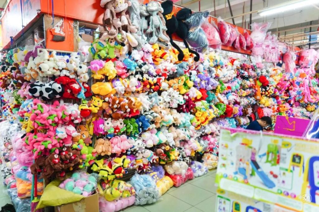 Shops Selling Dolls in Shenzhen Sungang Art & Craft City-3